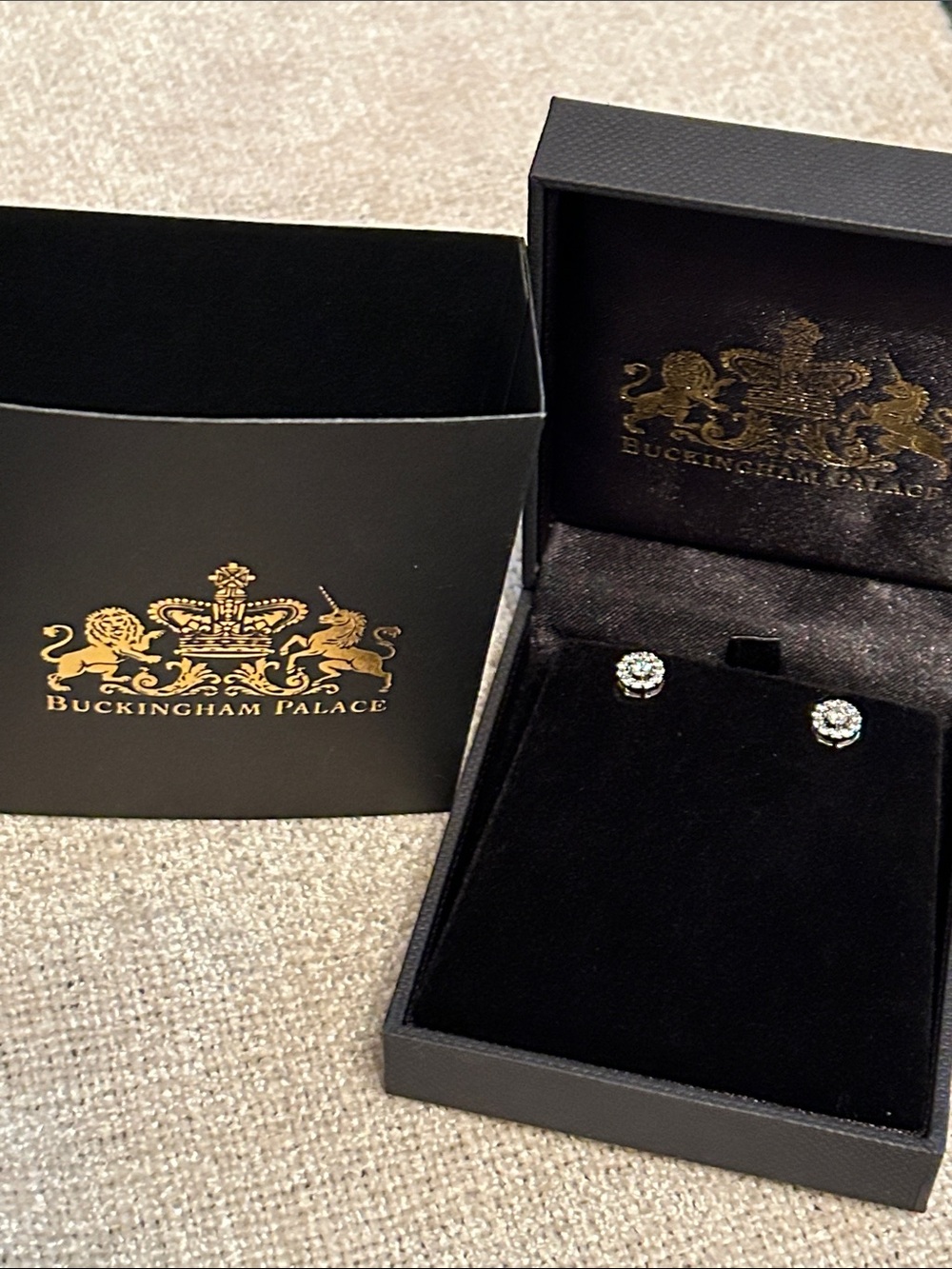 Buckingham Palace Diamanté Stud Earrings, NIB, silvertone